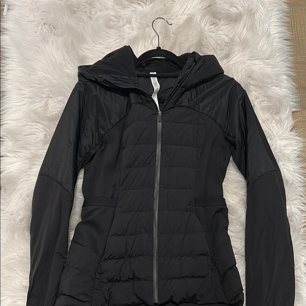 Lululemon Athletica Black Ski Jacket Sleek Water-Resistant Design